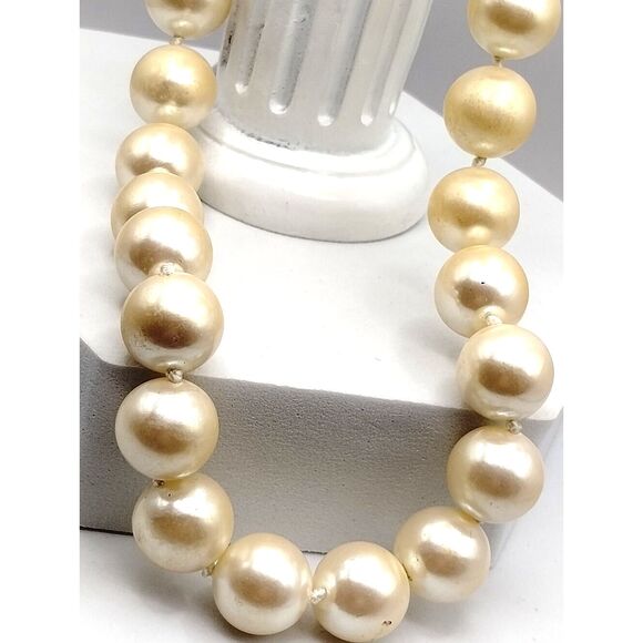 Vintage Multi-Medium Grouping of Necklaces and Bracelets Wood Faux Pearls - Picture 9 of 11